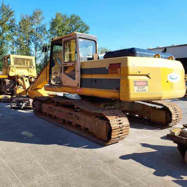 322L Excavator 2