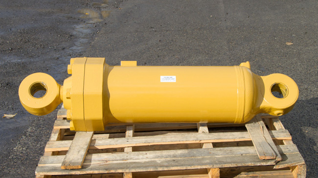 Rebuilt CYLINDER GRP - RIPPER LIFT LH 1018614 : Portland Tractor Inc. (PTI)