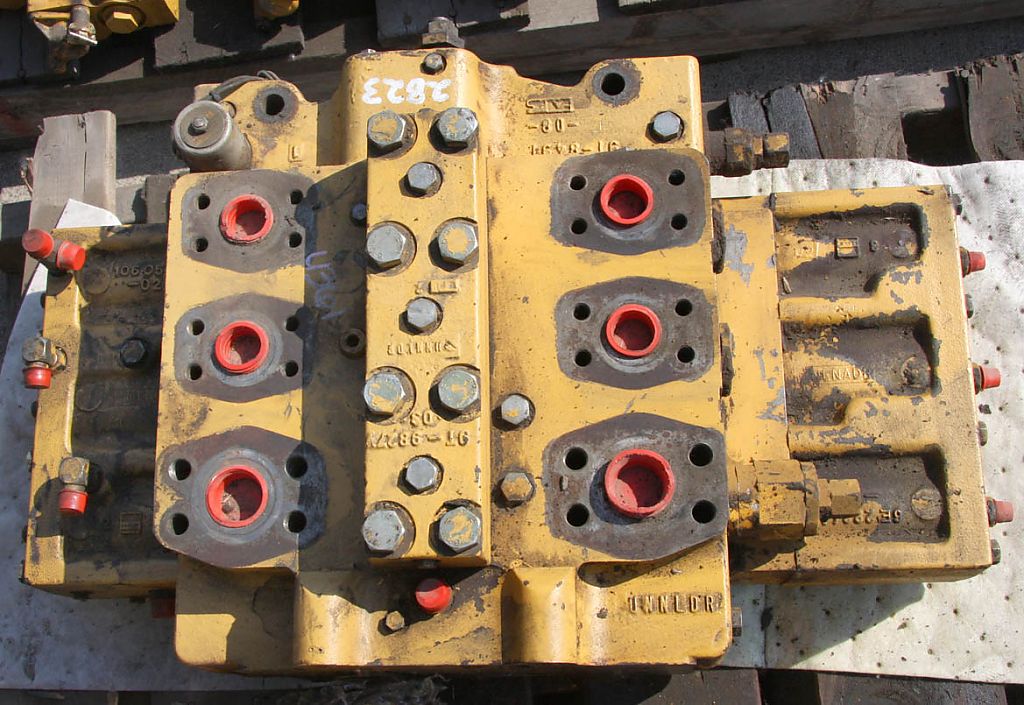 Used VALVE GRP 1052823 4