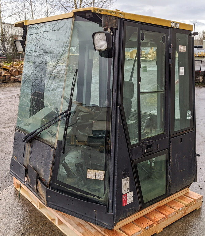 Used CAB ARR - ENCLOSED 1229508 3
