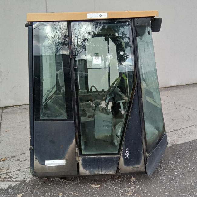 Used CAB A - ENCLOSED 1289662 14