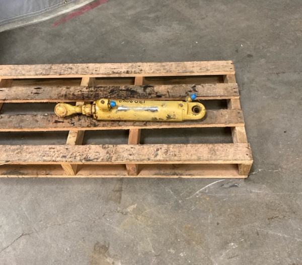 Used CYLINDER GRP 1309042 2