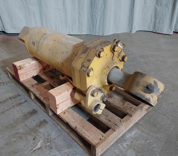 Used CYLINDER GRP 1332962