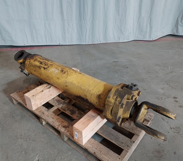 Good Used CYLINDER GRP - LIFT RH 1332963 4