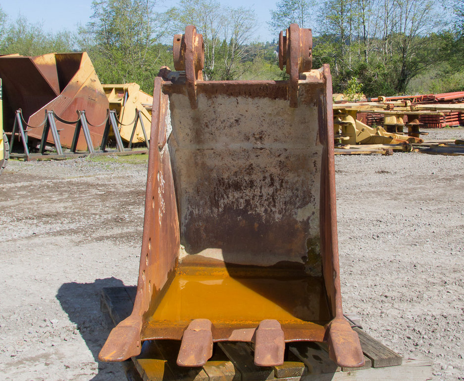 Used BUCKET & ADJUSTER GP 1366241 2