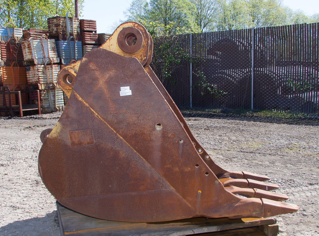 Used BUCKET & ADJUSTER GP 1366241 3