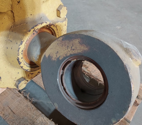 Used CYLINDER GRP - RIPPER LIFT 1553653 2