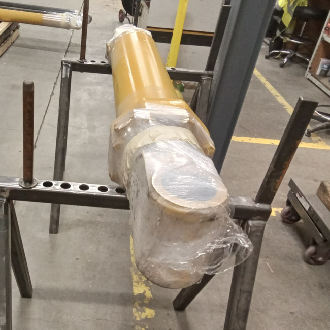 Rebuilt CYLINDER GRP - LIFT RH 1586586 2