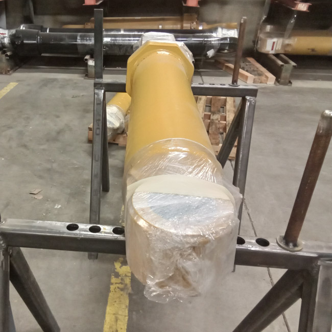 Rebuilt CYLINDER GRP - LIFT RH 1586586 4