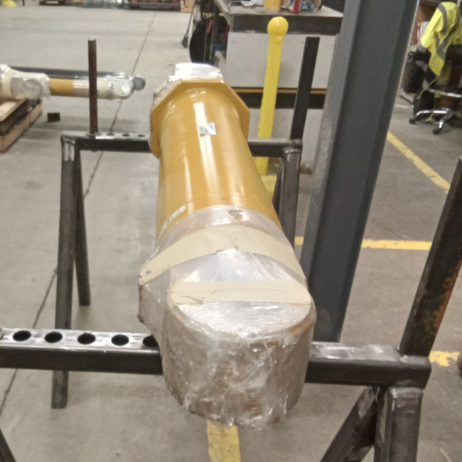 Rebuilt CYLINDER GRP - LIFT LH 1586587 2