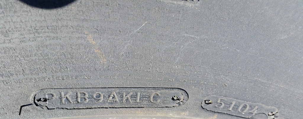 Used TIRE 16.9X28 4