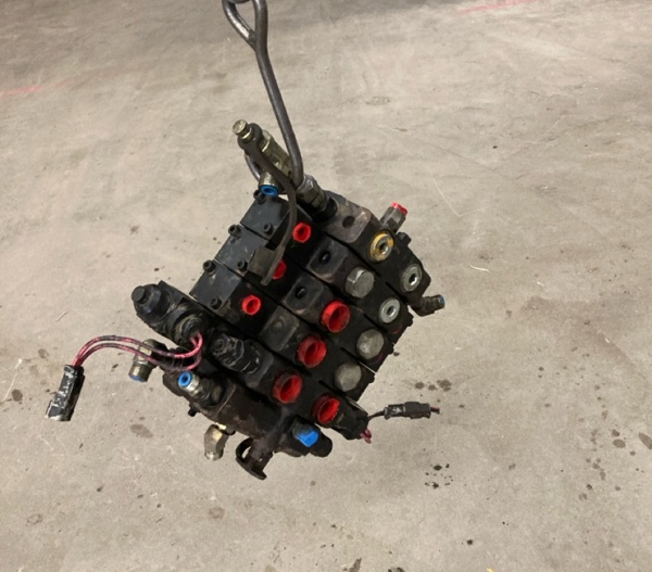 Used VALVE GRP 1686810