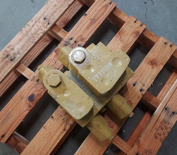 Used VALVE GRP - CONTROL 1771407 2