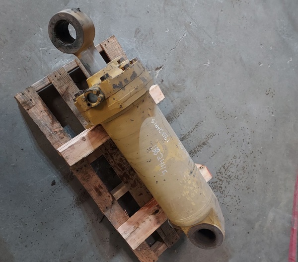 Good Used CYLINDER GRP - TILT 1882445 4