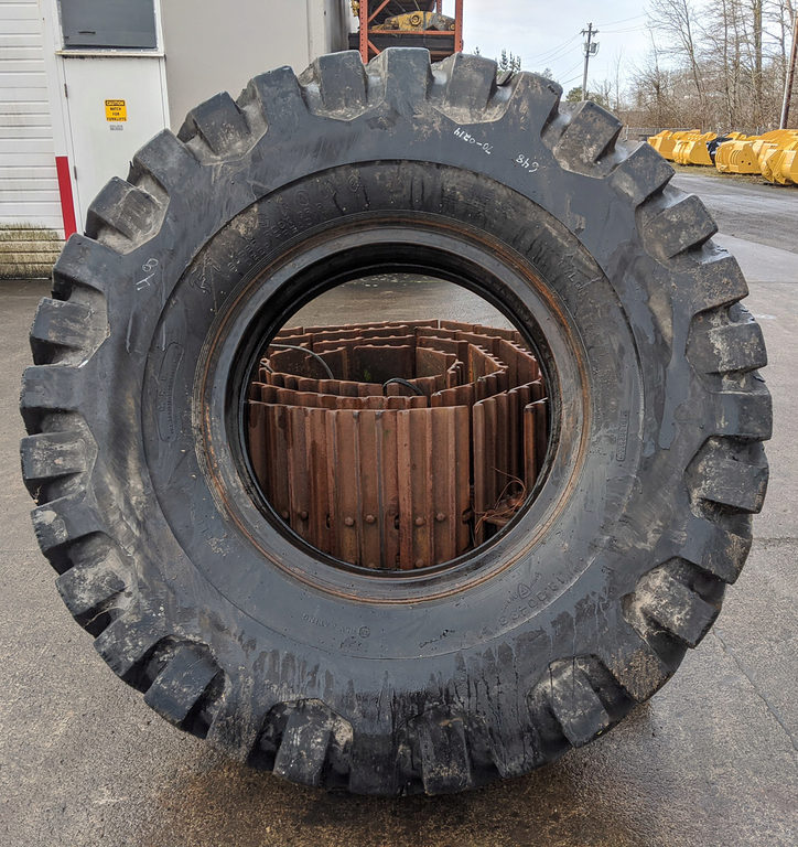 Used TIRE 18X33