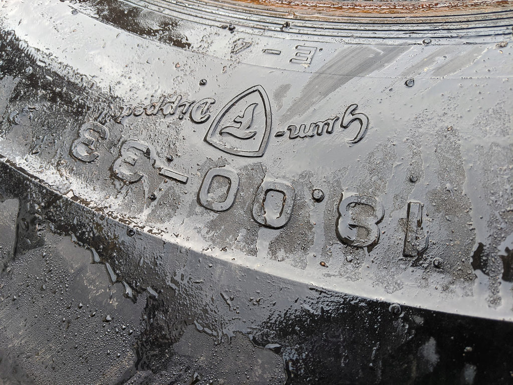 Used TIRE 18X33 3