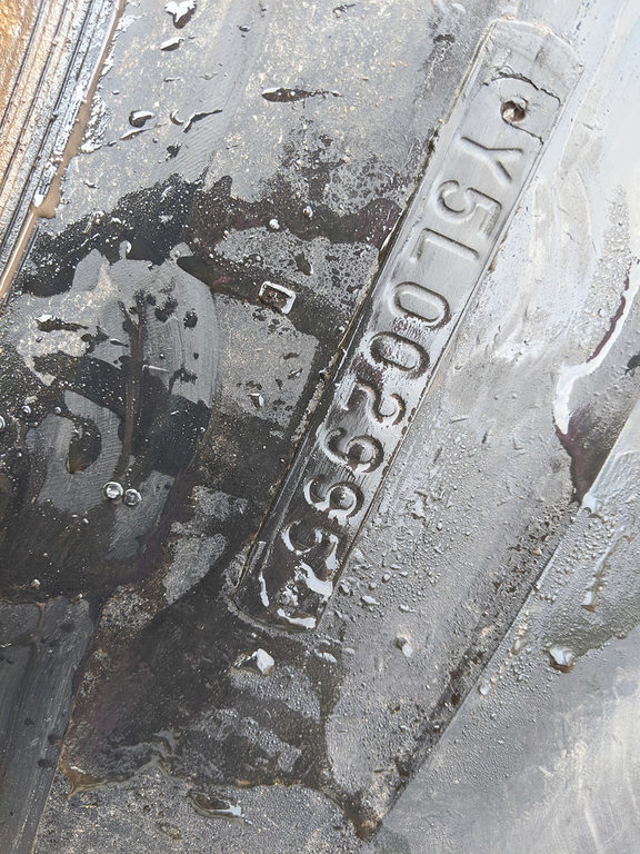 Used TIRE 18X33 4