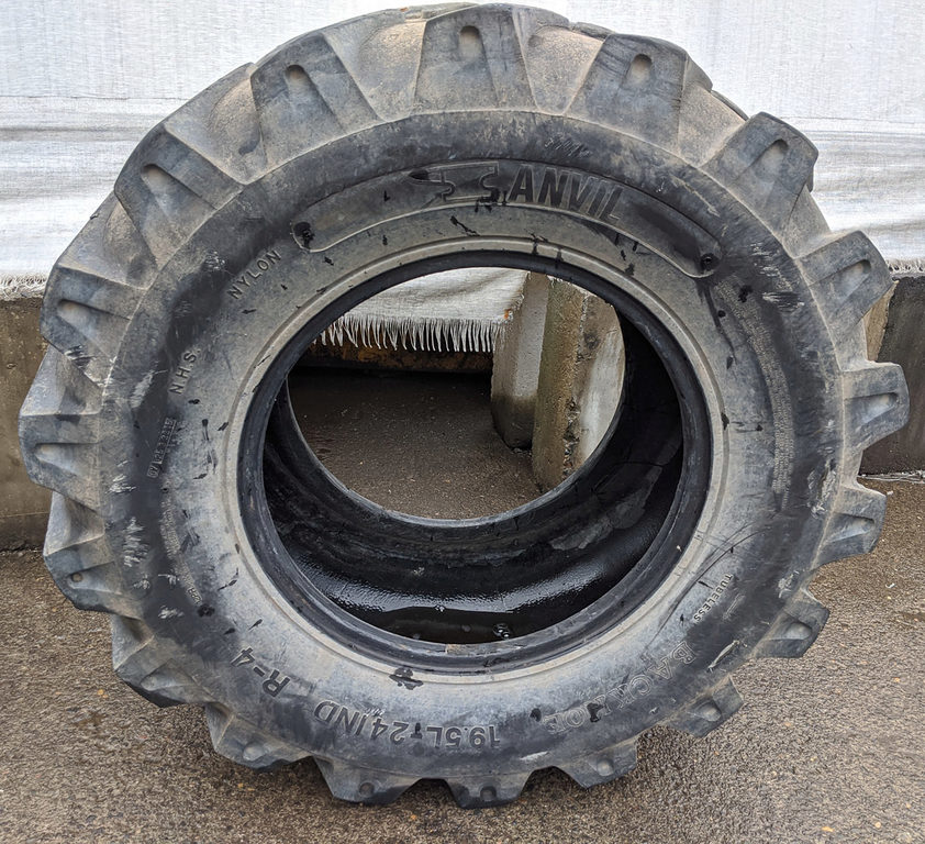 Used TIRE 19.5X24