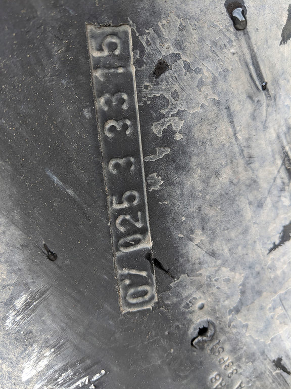 Used TIRE 19.5X24 2