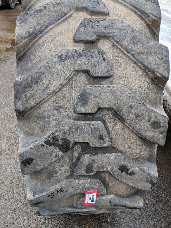 Used TIRE 19.5X24 3