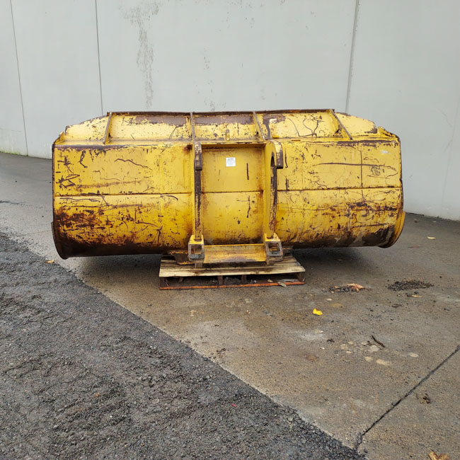 Used BUCKET 2096667 12