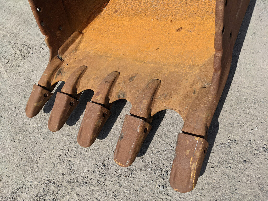 Used BUCKET A - CUSTOM 2203952 3