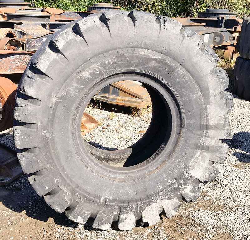 Used TIRE 23.5X25 2
