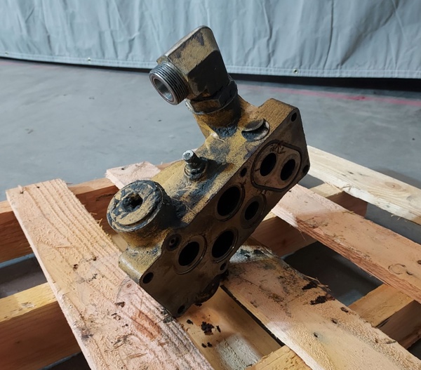 Used VALVE GRP 2323374 3