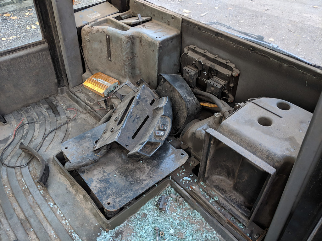 Used CAB ARR - EROPS HMU STEERING 2372572 15