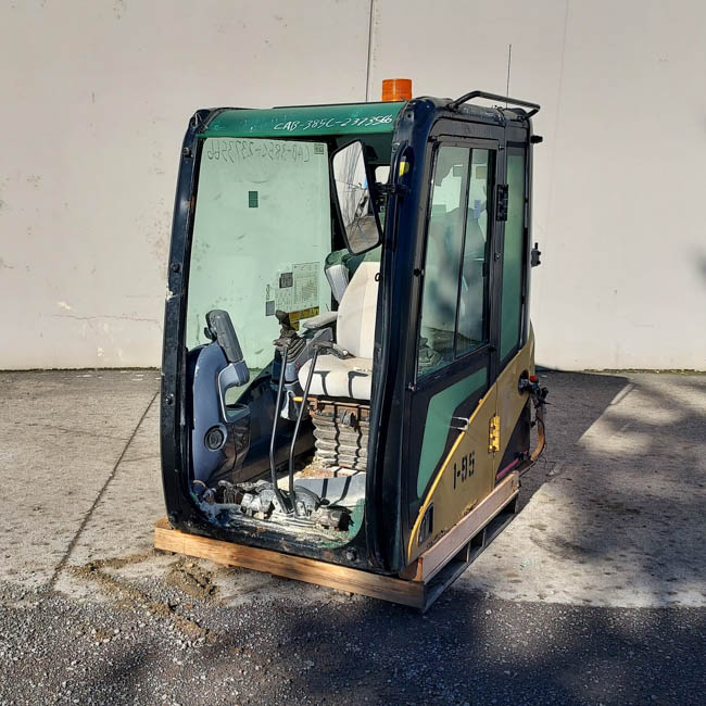 Used CAB A - ENCLOSED 2373568 4