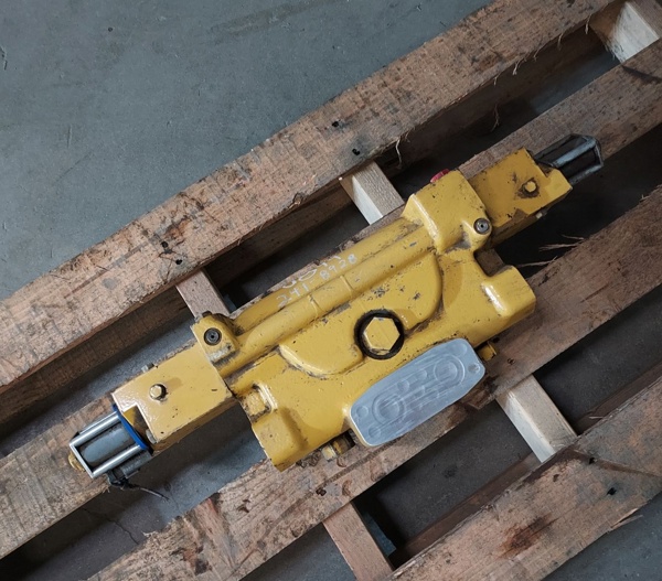 Used VALVE GRP - CONTROL 2418928 3