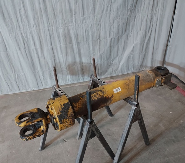 Good Used CYLINDER GRP - LIFT RH 2424274