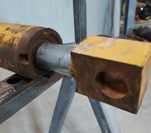 Used CYLINDER GRP 2494116 3