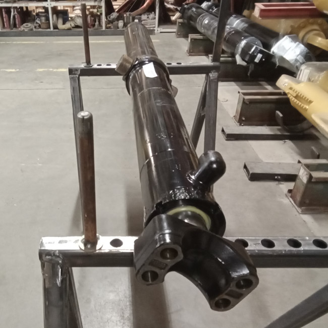 Rebuilt w CAT Parts CYLINDER GRP - LIFT 2505861 2