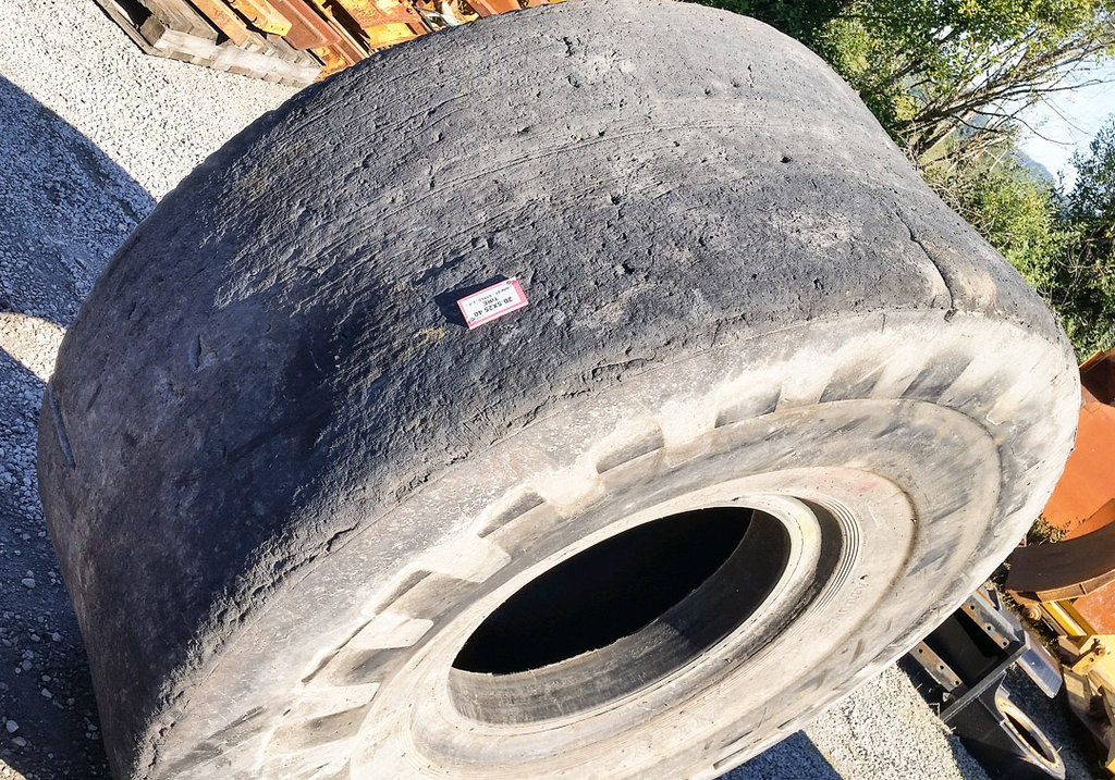Used TIRE 26.5X25 6