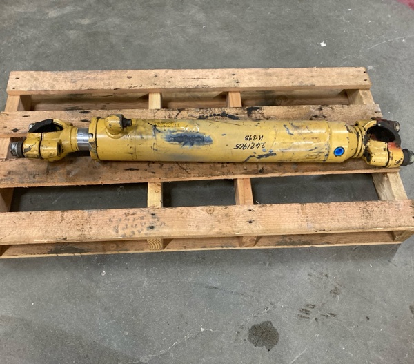 Used CYLINDER GRP - CENTER SHIFT 2621905