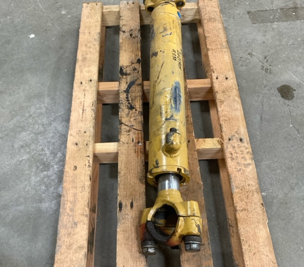 Used CYLINDER GRP - CENTER SHIFT 2621905 2