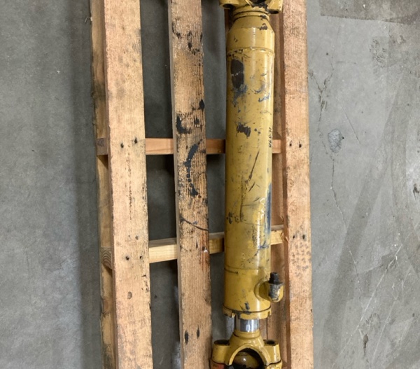 Used CYLINDER GRP - CENTER SHIFT 2621905 3