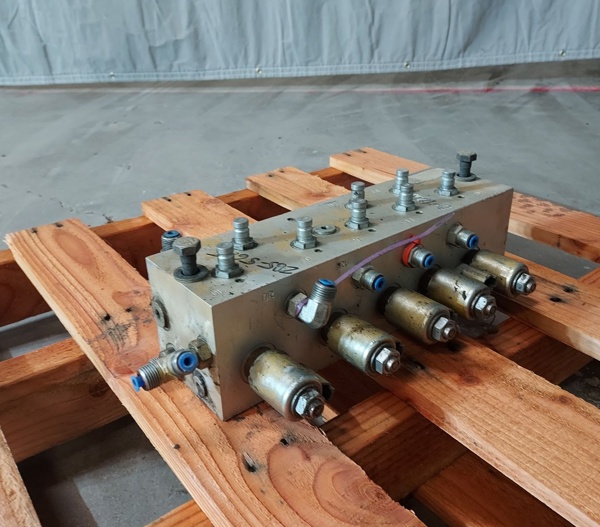 Used VALVE GRP 2855625 2