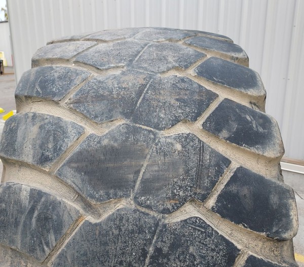 Used TIRE 29.5X25 4