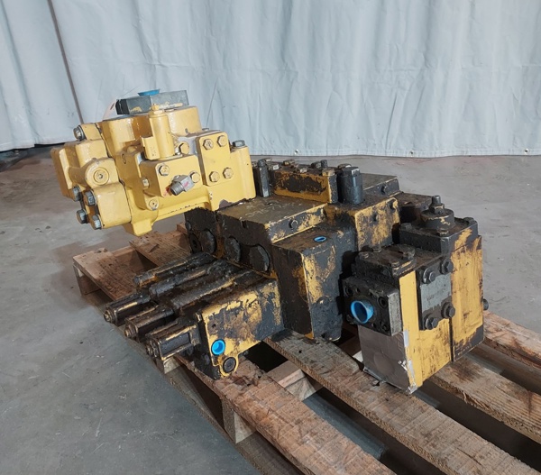 Used VALVE GRP 2957734