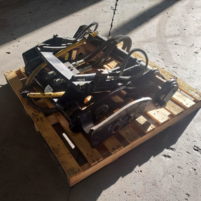 Used COUPLER GRP 3109396 11