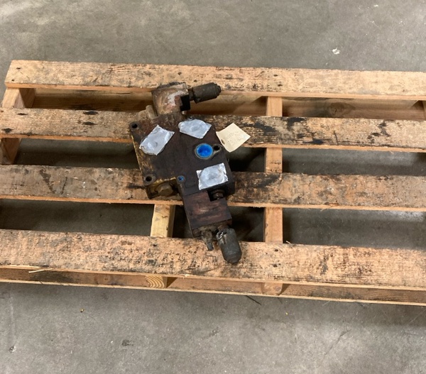 Used VALVE GRP 3250382