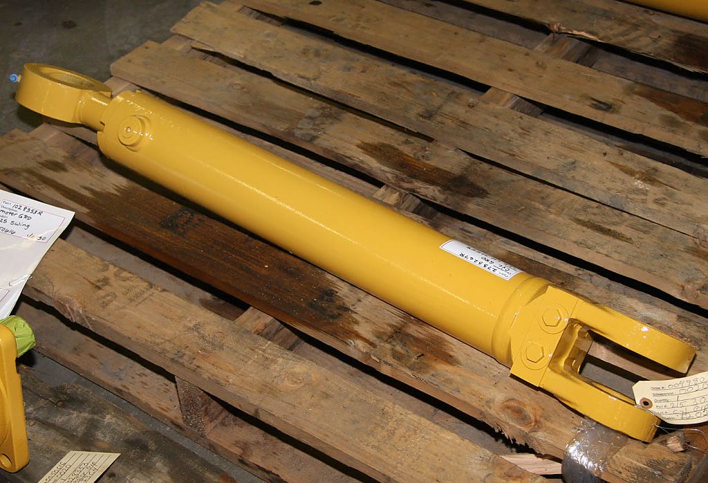 Good Used CYLINDER GRP 3316042 4