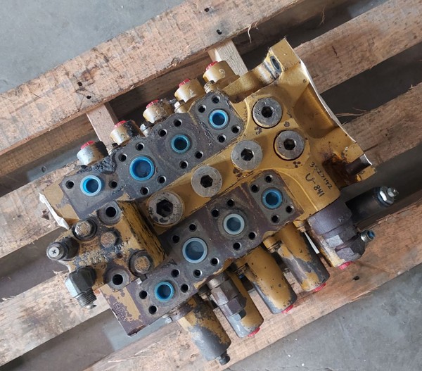 Used VALVE GRP - CONTROL 3527142 3