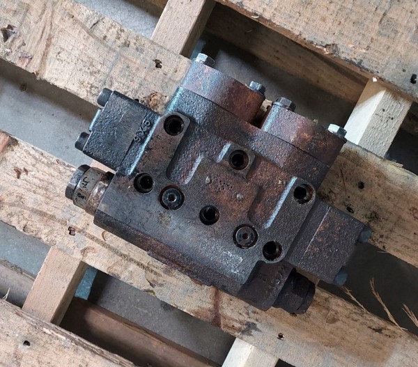 Used VALVE GRP - COUNTERBALANCE 3604598 2