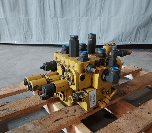 Used VALVE GRP - MAIN CONTROL 3638114 2