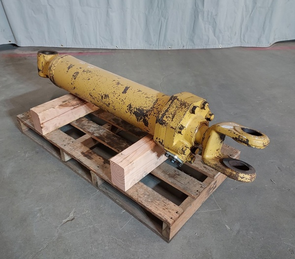 Used CYLINDER GRP 3833688