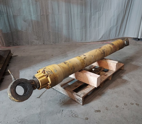 Good Used CYLINDER GRP - BOOM 3891041 2