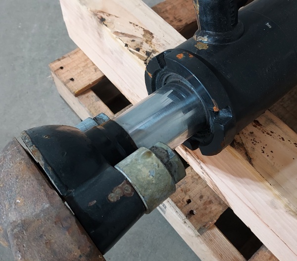 Good Used CYLINDER GRP - LIFT 3899512 3